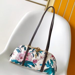 chanel 𝗖𝗹𝗮𝘀𝘀𝗶𝗰 𝗙𝗹𝗮𝗽 20×13×9cm using italian imported [gr] framed lambskin (复制)