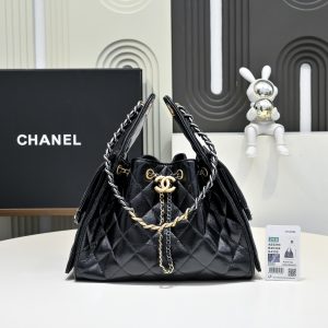chanel 𝗖𝗹𝗮𝘀𝘀𝗶𝗰 𝗙𝗹𝗮𝗽 20×13×9cm using italian imported [gr] framed lambskin (复制)